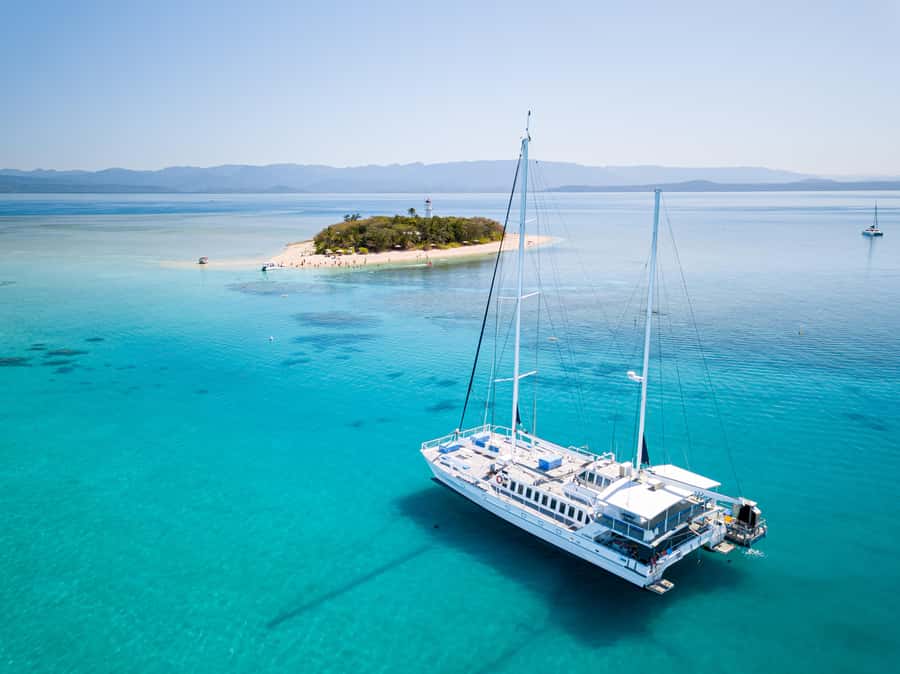 From Port Douglas: Sail to Low Isles Great Barrier Reef - Sailing from Port Douglas aboard Wavedancer
