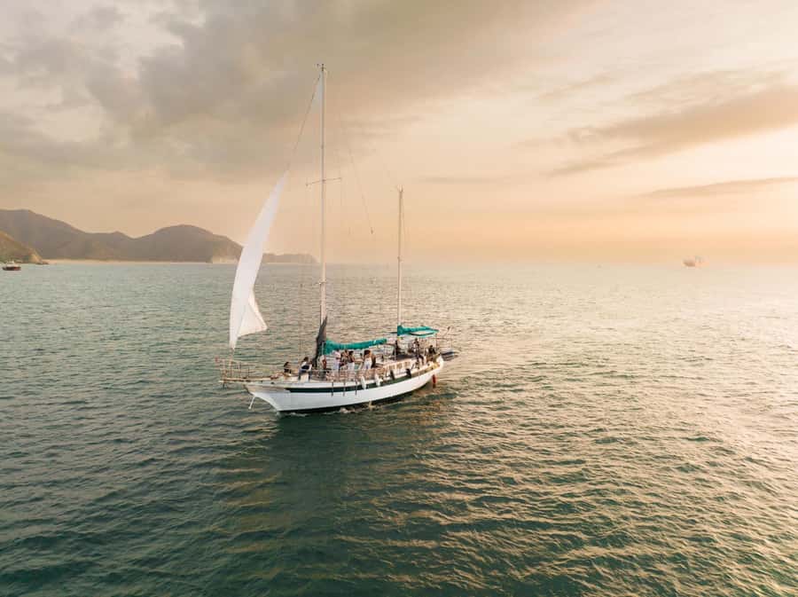 From Santa Marta: Sunset Sailboat Tour with 2 Beverages - Setting sail from Marina Internacional de Santa Marta