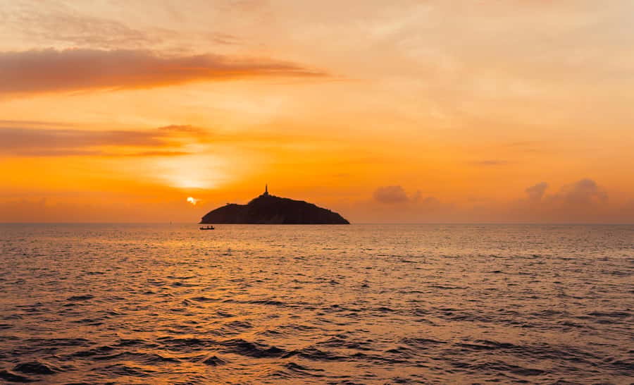 From Santa Marta: Sunset Sailboat Tour with 2 Beverages - Should you book the Santa Marta sunset sail?