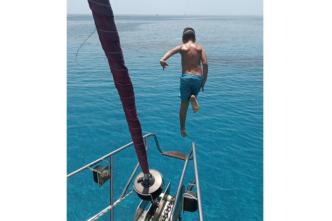 From Skopelos: Full-Day Sailing to Alonissos & Marine Park - Food, space, and comfort aboard Thassos