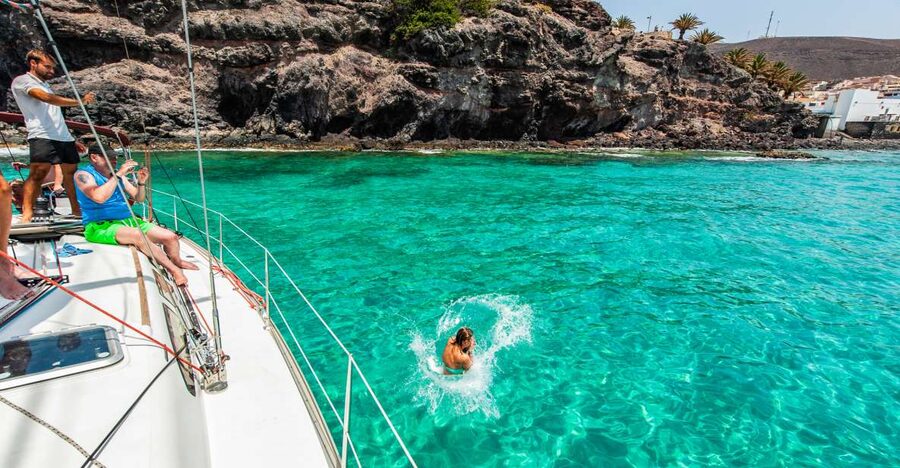 Fuerteventura: Sailing with Snorkeling and Dolphin Watching - Sailing south with the engine off