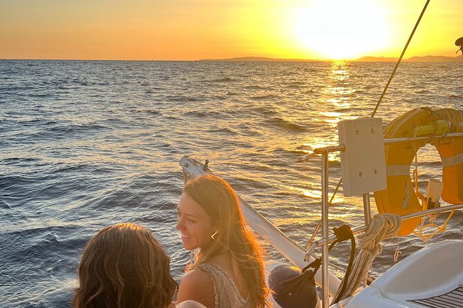 Full Day, Half Day, or Sunset Sailing Cruise with Tapas & Drinks - What the crew adds beyond the scenery