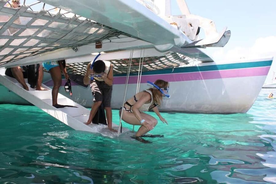 Full Day Sail and Snorkel with Turtles - The return sail through Nassau Harbor