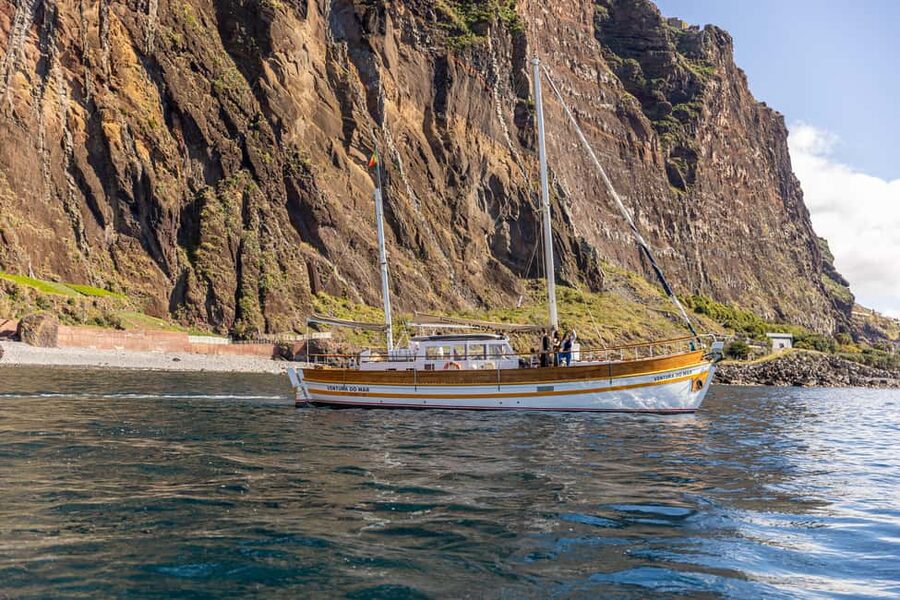 Funchal: Madeira Island Coastal Sunset on a Sailing Boat - Sailing out from Funchal on the Ventura do Mar