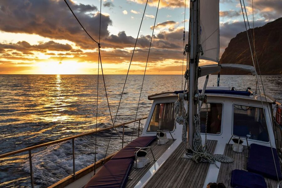 Funchal: Sunset Sailing Tour - Open bar, but bring your own meal