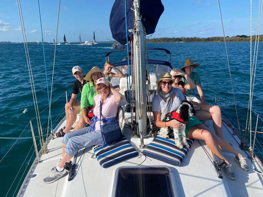 Gold Coast: Midday Sailing Cruise incl food & drinks - Setting out across the Gold Coast Broadwater
