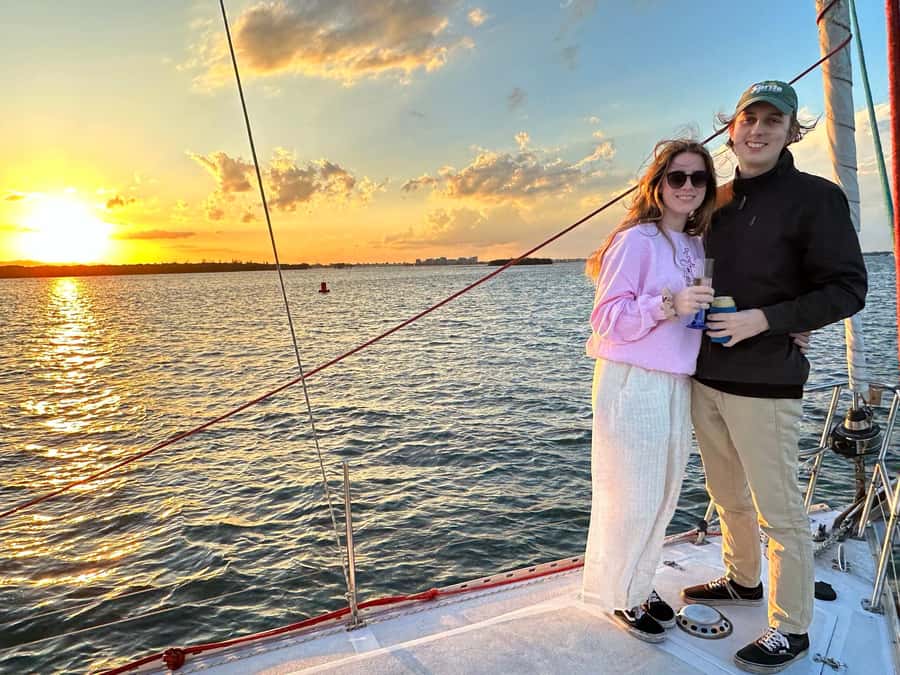 Gold Coast: Sunset Sailing Cruise incl food & drinks - The return trip brings on the Gold Coast lights
