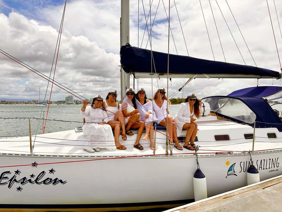 Gold Coast: Sunset Sailing Cruise incl food & drinks - My call: book it for atmosphere, not guarantees