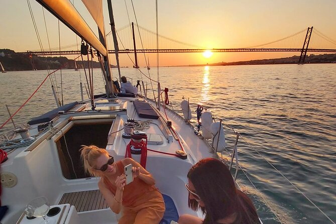 Golden Hour Boat Tour - Sailing by the Monuments with Wine - From the bridge to the south bank