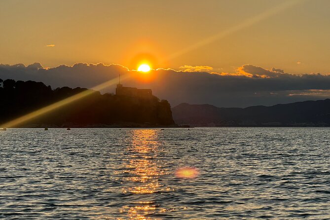 Golf Juan Sunset Sailing Cruise with aperitif at the Island - A small boat and a more personal pace