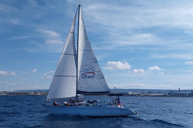 Group tour by sailing boat in Polignano a Mare - Why the eight-person limit matters