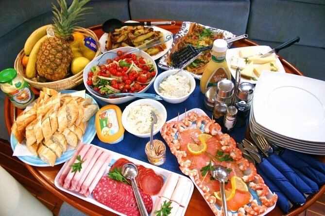 Half-Day Luxury Catamaran Sailing Cruise in Granada - What comes on the buffet table