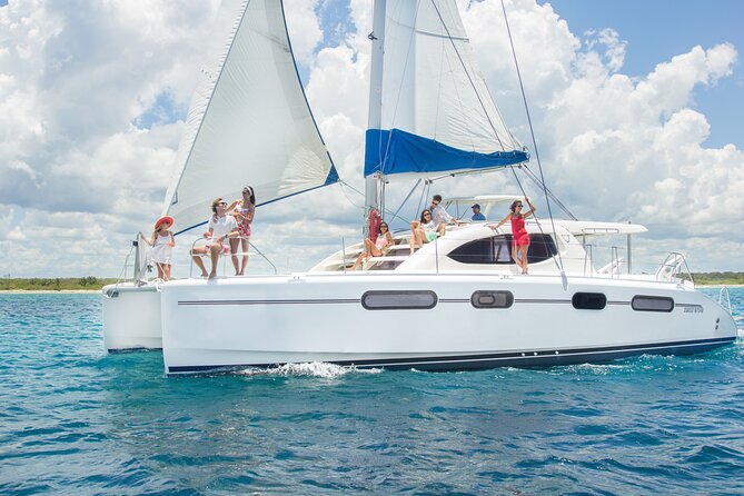 Half-Day Luxury Sailing Experience in Tulum with Open Bar - Lunch and the open bar