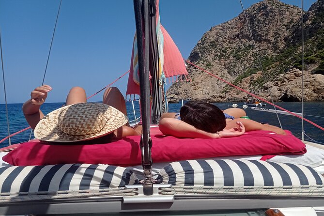 Half day on a private sailboat in Mallorca (port d'andratx) - Local tapas, wine, and simple comforts
