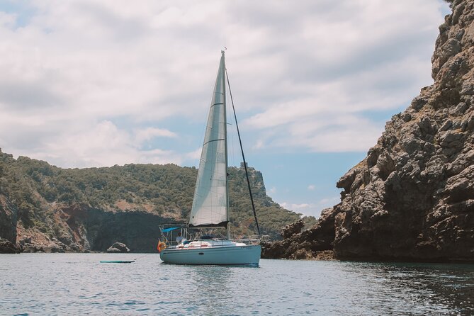 Half Day Private Sailing Tour along the Tramuntana Coast - What the boat is like for a group of five