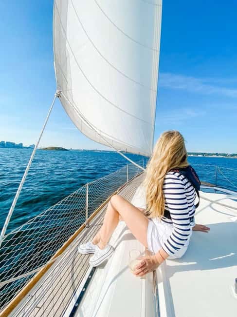 Halifax: Summer Breeze Sailing Tour with Cocktail - A calm way to see Halifax from the water