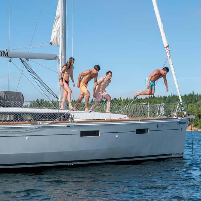 Halifax: Summer Breeze Sailing Tour with Cocktail - The first drink sets the tone