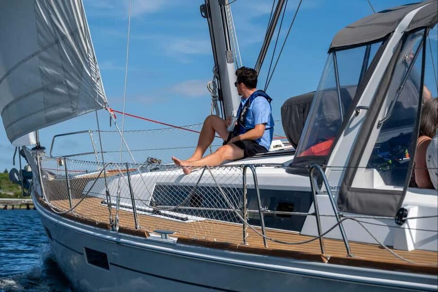Halifax: Summer Breeze Sailing Tour with Cocktail - Point Pleasant Park and the open coast