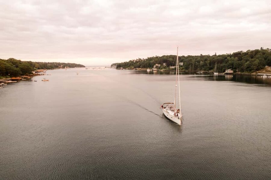 Halifax: Sunset Wine and Cheese Sailboat Cruise - The crew and the tone on board