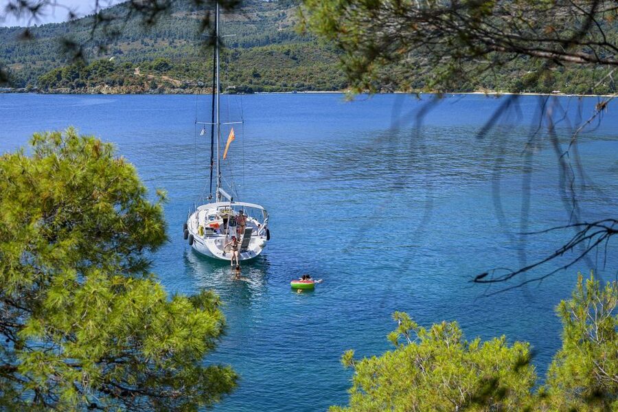 Halkidiki: Private Sailing Yacht Cruise Swim in Blue Waters - Who Will Enjoy This Most