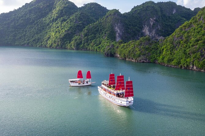 Halong Amazing Sail Luxury 1 Day Small Group Tour 7-Hour Cruising - Sung Sot Cave and its karst chambers