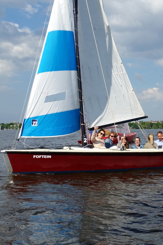 Hamburg: 1.5-Hour Sailing Sightseeing Tour on Aussenalster - Price and value for a group of four
