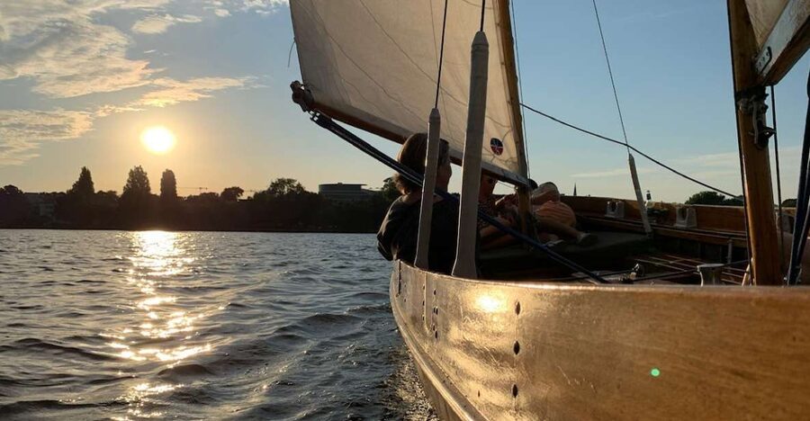 Hamburg: Alster River Sailboat Tour with Sundowner - Practical booking advice for Hamburg