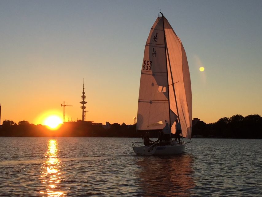 Hamburg: Alster River Sailboat Tour with Sundowner - What the captain adds to the hour