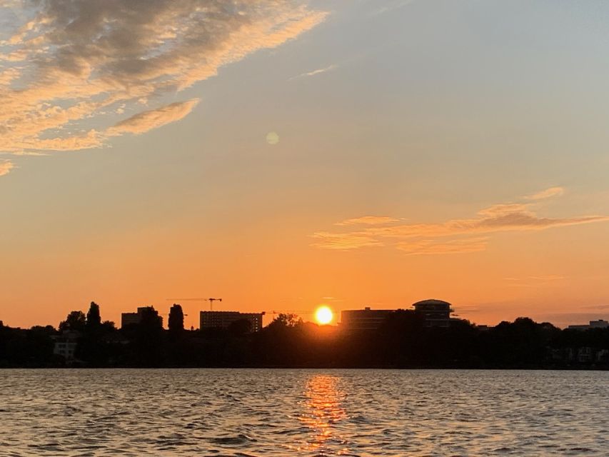 Hamburg: Alster River Sailboat Tour with Sundowner - Why the one-hour length works