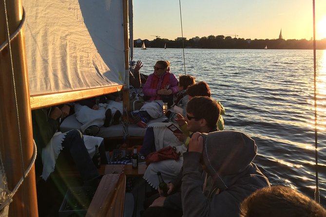 Hamburg Small-Group Sunset Sailing Cruise on Lake Alster - What the one-hour route actually offers