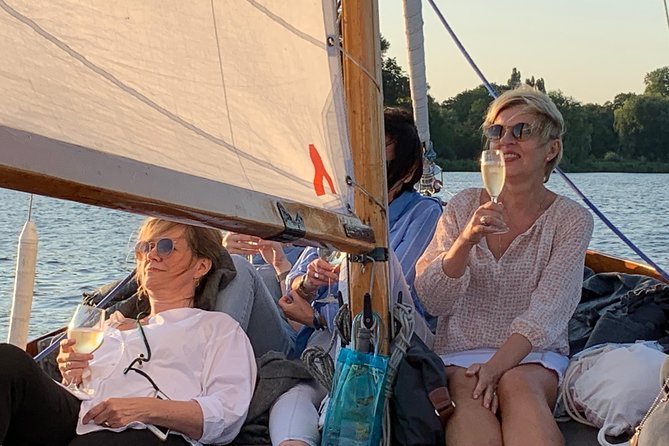 Hamburg Small-Group Sunset Sailing Cruise on Lake Alster - Finding the boat at An der Alster 67a