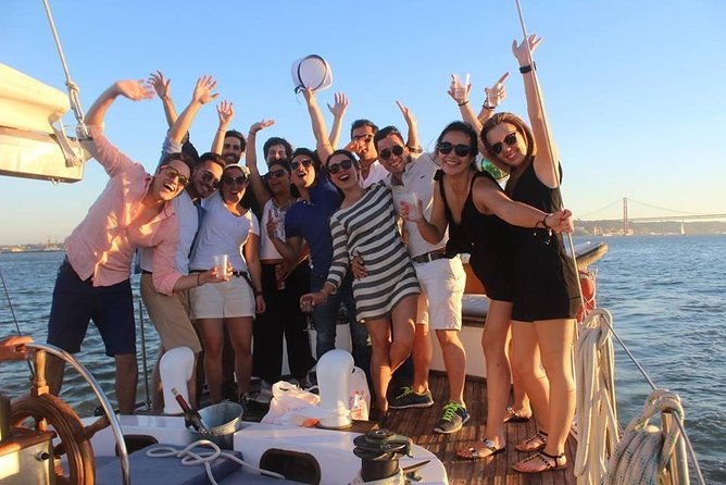 Hen Party in Lisbon on a vintage Sailboat - The vintage boat and onboard comfort