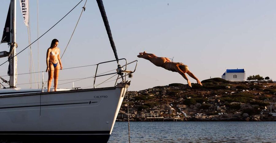 Heraklion: Dia Island Sailing Cruise with Snorkeling - What the crew adds to the experience