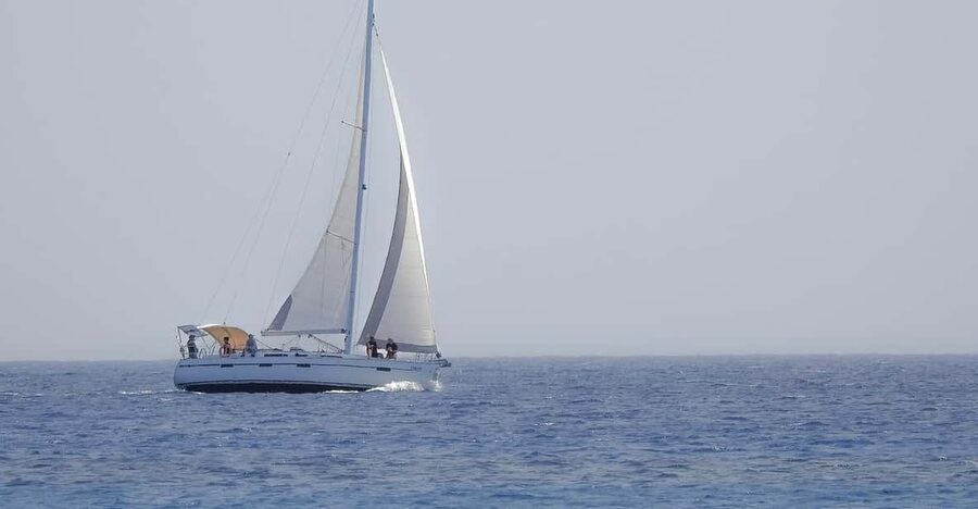 Heraklion: Sailing Cruise to Dia Island with Drinks and Meal - Arriving at Dia Island’s clear-water cove