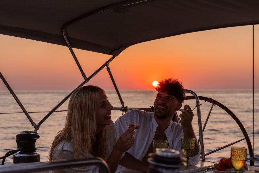 Heraklion: Sunset Sailing Cruise Dia Island with Snorkeling - What you eat on the full-day and half-day cruises