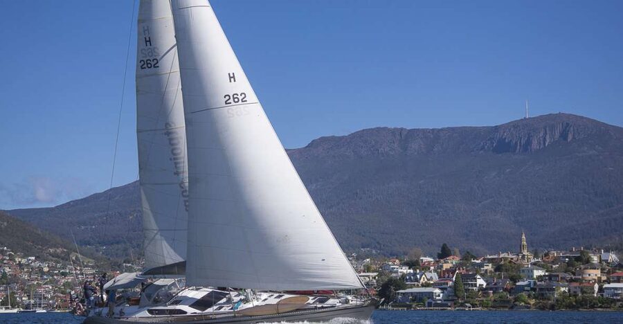 Hobart: Luxury Yacht Scenic Sailing Tour with Snacks - What the three hours feel like