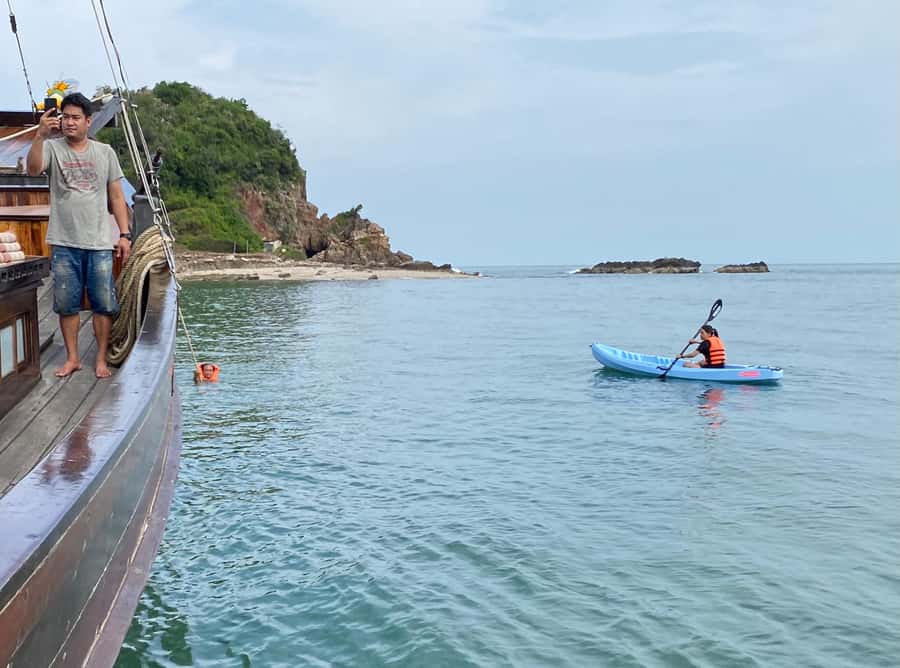 Hua Hin: Full-Day Trip to Sam Roi Yot by Sail Boat - A pirate boat with a full day of sea time