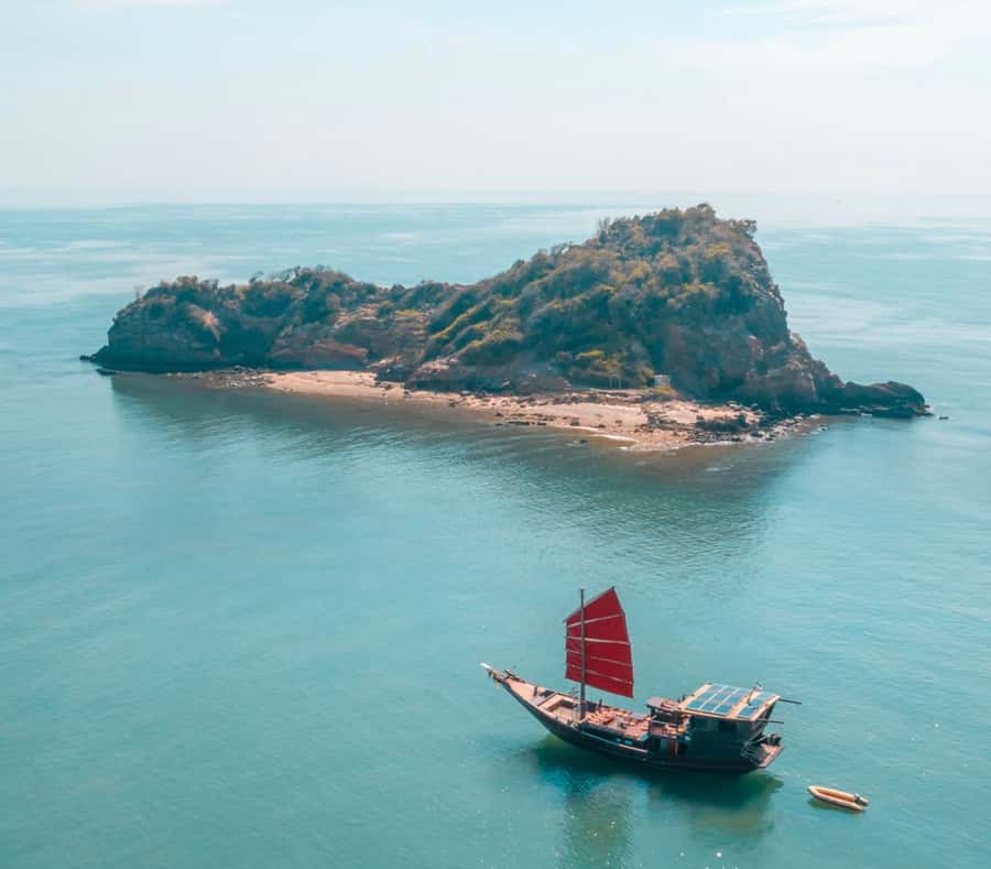 Hua Hin: Full-Day Trip to Sam Roi Yot by Sail Boat - What the atmosphere is really like