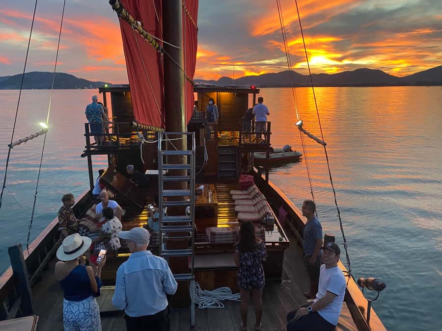 Hua Hin: Siamtara Sunset Sailing Dinner Cruise with Pickup - Sailing past Hua Hin, Kao Takiab, and Kao Tao