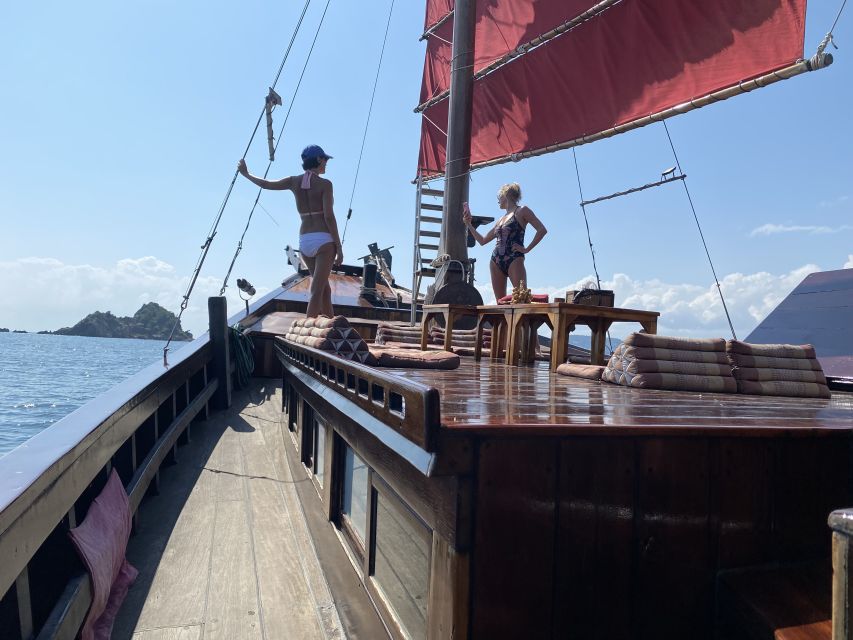 Hua Hin: Siamtara Sunset Sailing Dinner Cruise with Pickup - A five-dish Thai dinner at sunset