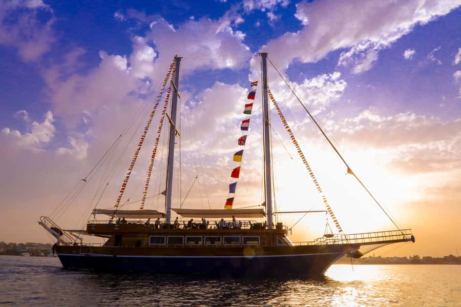 Hurghada: Afternoon Sailing cruise to orange bay with Lunch - A pirate-style yacht with a practical family setup