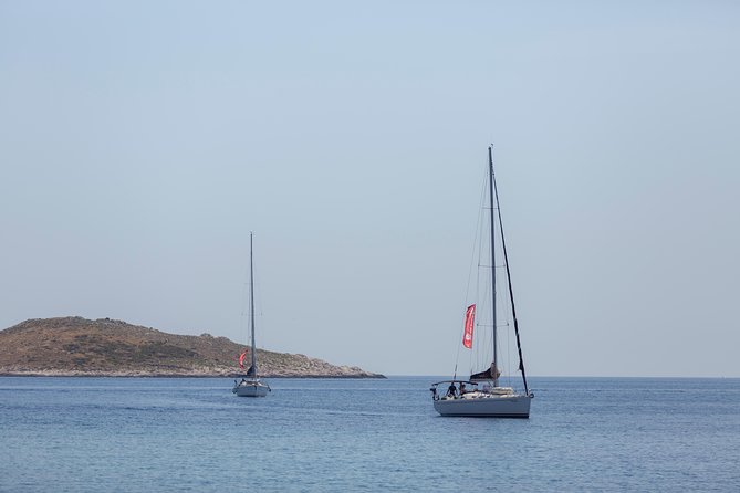 Hvar - Full Day Sail on a yacht - friendly skipper- small group - lunch optional - Milna and lunch at Notos