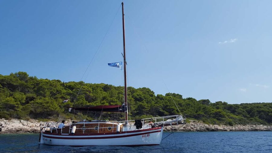 Hvar: Pakleni Islands Sailing Tour with Brunch - Stop one: choosing your first island mood