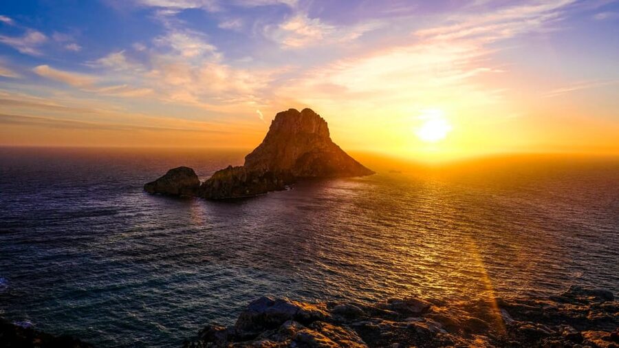Ibiza: Midday or Sunset Sailing with Snacks and Open Bar - Who will enjoy this yacht trip most?