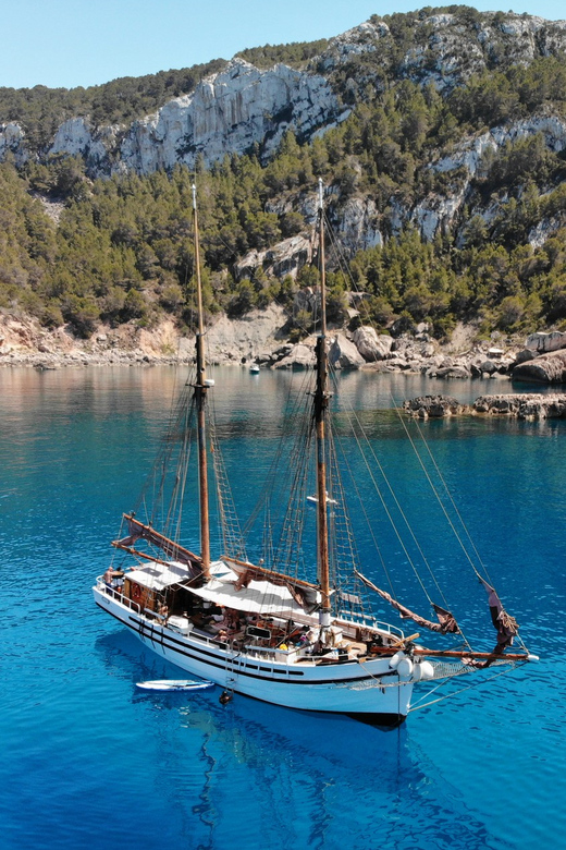 Ibiza Wooden Sail Boat Trip to Formentera - What $170 covers, and where the value lies