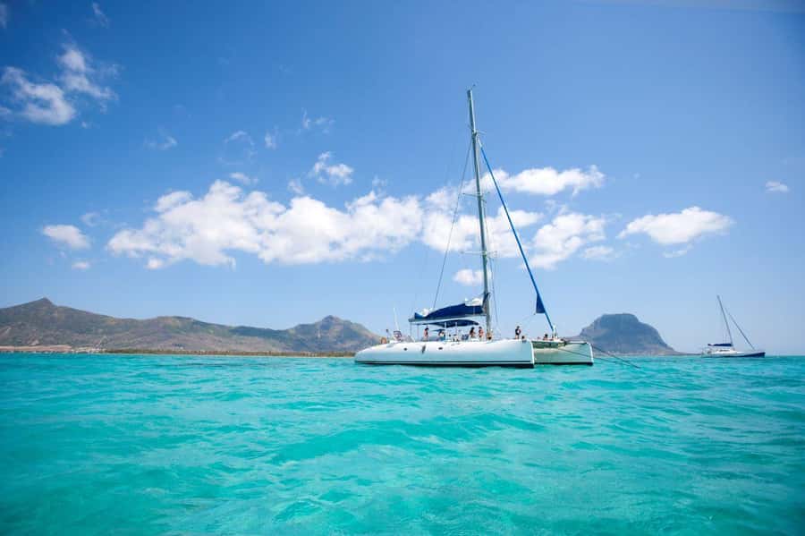 Ile Aux Cerfs Catamaran Cruise sailing from Mahebourg - Time at Ile aux Cerfs