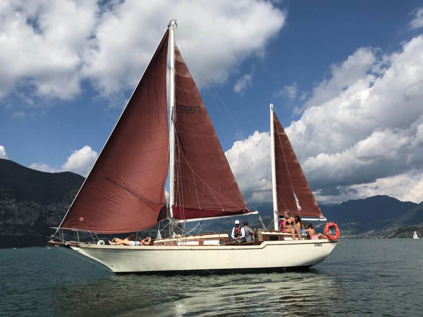 Iseo Lake: tours on a historic sailboat - Who will enjoy this cruise most