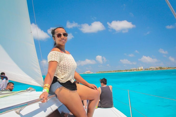 Isla Mujeres Catamaran Luxury Sailing Experience - The crew and group atmosphere