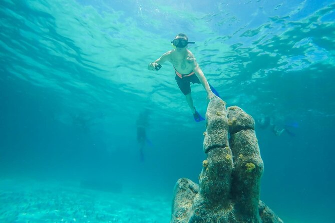 Isla Mujeres Catamaran Luxury Sailing Experience from Puerto Morelos - What the open bar and boat atmosphere mean
