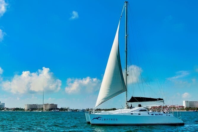 Isla Mujeres Catamaran Sailing Experience with Lunch & Open Bar - Who should book this catamaran day